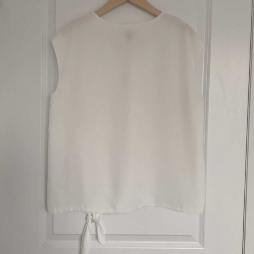 Sleeveless Top. - Picture 4 of 4